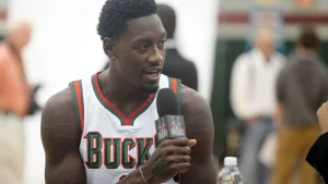 Lakers Considering Signing Larry Sanders